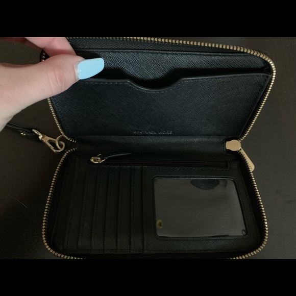 Michael Kors phone wristlet - Picture 3 of 3
